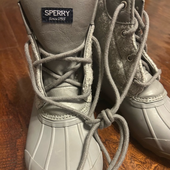 Sperry boots waterproof saltwater Girls size 5/woman's 7. Good for rain/snow - Picture 4 of 5